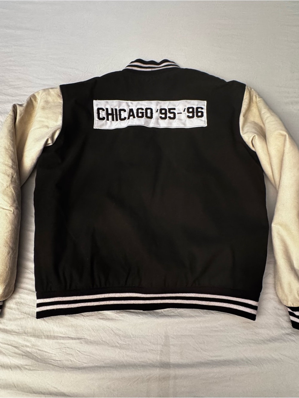 Greatest of All Time LACED Up Sneaker Gallery Chicago 95-96 Jacket Size 2XL GOAT